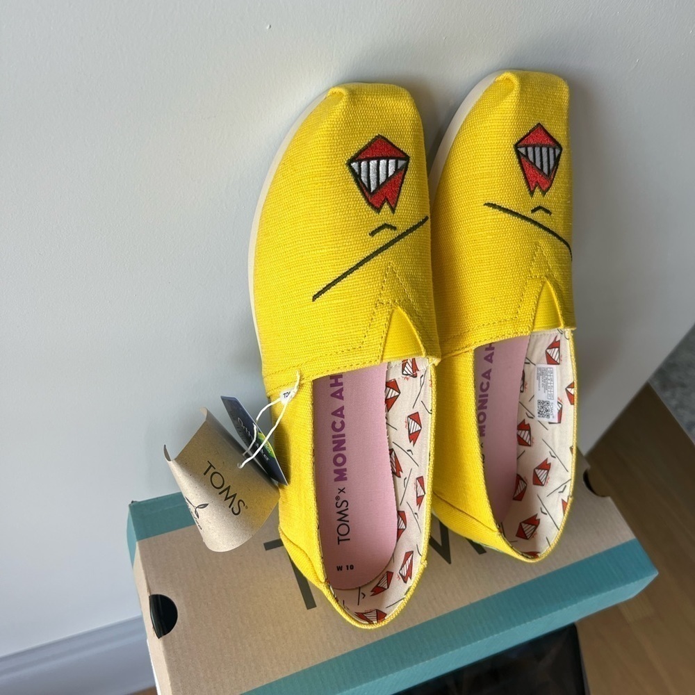 TOMS x Monica Ahanonu Diva Red Lips Alpargata - Picture 7 of 12